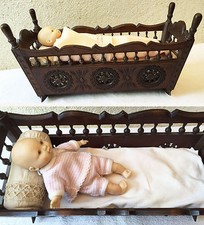 LIT BERCEAU BOIS MOTIF BASQUE ou BRETON +MATELAS +LINGE LIT BRODÉ MAIN +POUPON