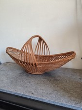 Panier Ancien En Osier. Forme
