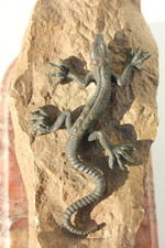 BRONZE ANCIEN SUR SOCLE DE MARBRE - LEZARD SUR SON ROCHER - H. 11 cm - 3400 g