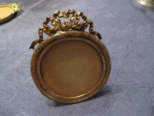 ancien cadre photo ovale en bronze  8.6 cm à poser ou suspendre