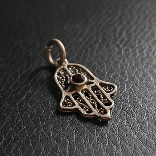 Pendentif main fatma - main, de