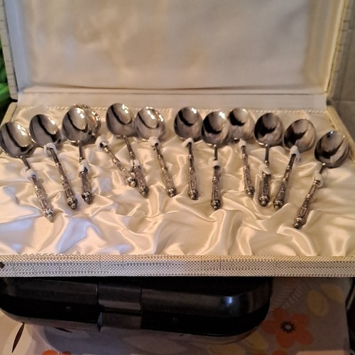 Ensemble cuillères métal