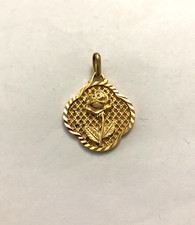 Pendentif filigrané à décor