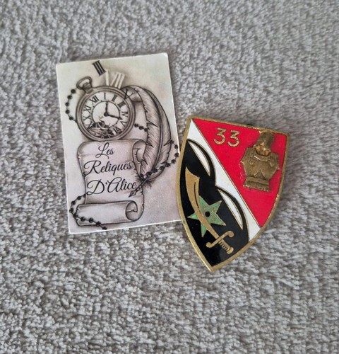 Insigne pucelle 33 e - /,