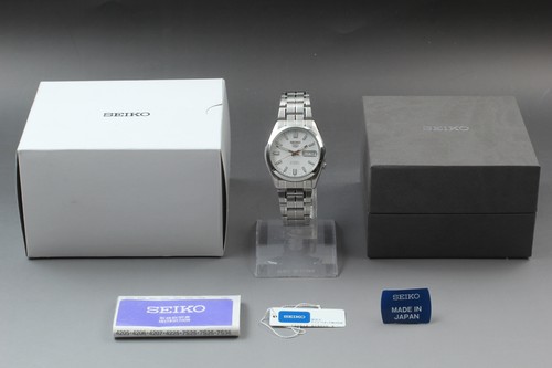Presque comme neuve montre - comme, neuve]