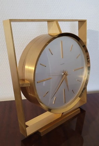 Magnifique horloge table - magnifique,