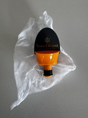 Veuve clicquot champagne - clicquot,