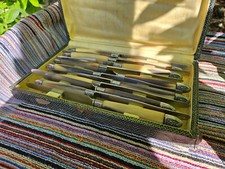 12couteaux a fromage ou