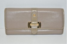 Louis Vuitton, Portefeuille