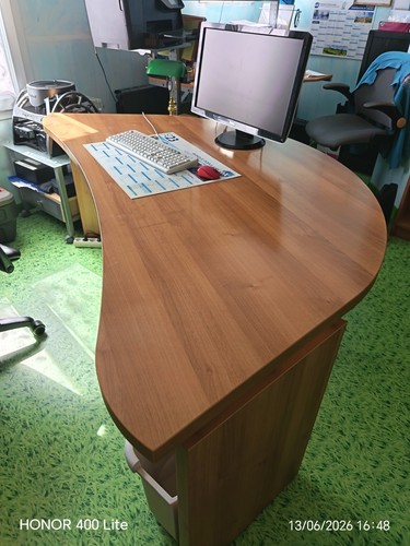 Bureau bois pietement acier - bois,