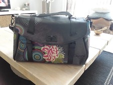 Joli cartable multicolore et