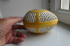 Ancien gros oeuf porcelaine ajourée signature ancienne.