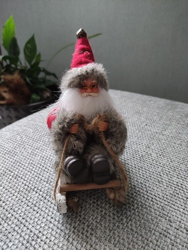 Pere noel sur traineau - pere,