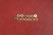 Lot de 13 petits boutons