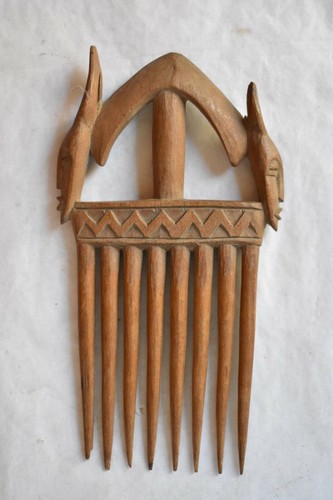Peigne bois clair sculpté - peigne,
