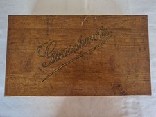 Boîte ancienne bois gravée