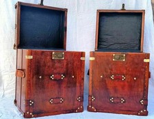 Paire de coffres-forts en cuir