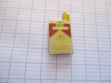 pin's old cigarette pack ROYALE