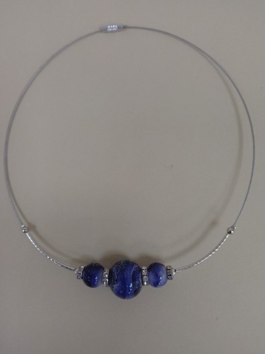 Collier ras cou - ras,