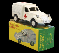 2 hp Citroen Spanish Red Cross 1 / 43rd / antique toy