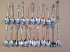 23 Anciennes Cuillères Avec