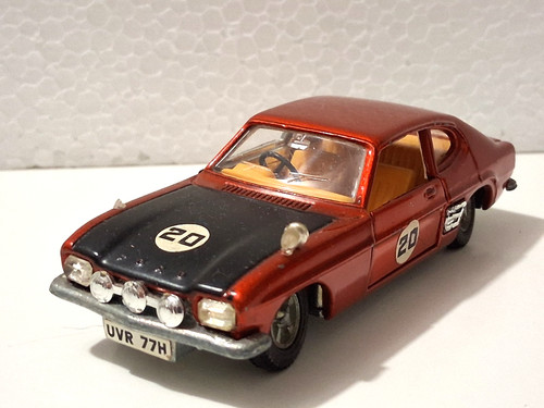 Dinky toys 46371 - ford, capri