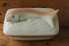 beurrier en faïence ou présentoir à sardines