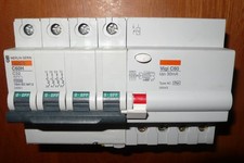 DISJONCTEUR DIFFERENTIEL 4P