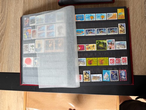 Lot timbres 2 albums - lot, +