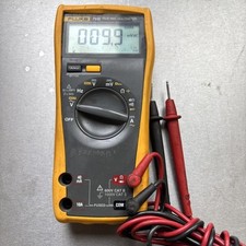 Fluke 79III True RMS Multimeter With Protective Cover And Set Of Test Leads.