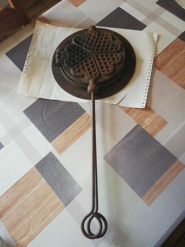 Ancien gaufrier cœurs - ancien,