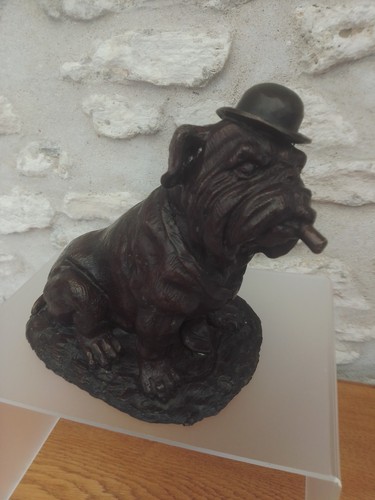 Bronze figurant bulldog - un,