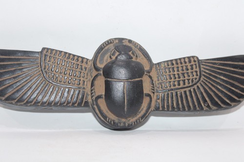 Figurine scarabée ailé