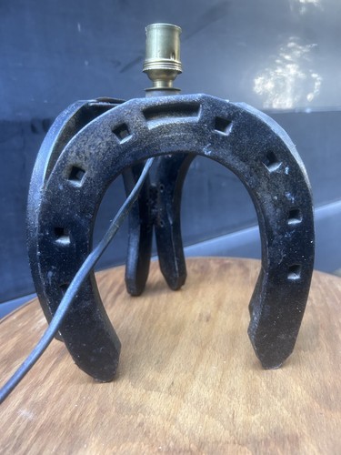 Pied lampe fer cheval - pied,