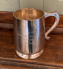 Chope à bière en métal