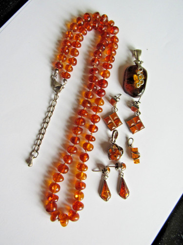 Lot bijoux ambre - et, 1