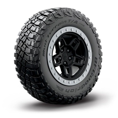 Pneus eté nouveaux - pneus, d'eté