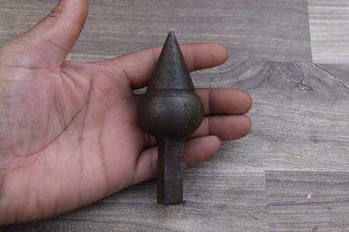 Ancien petit outil - , d'enclume