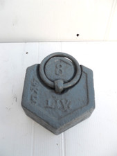 =  poids de 8 livres, soit 4