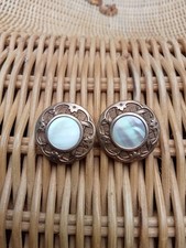 Deux Boutons Anciens