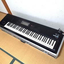 Korg T2 Synthesizer