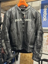 Blouson de moto en cuir de marque Bering modèle Kingston