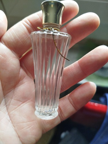 Une petite bouteille - une,
