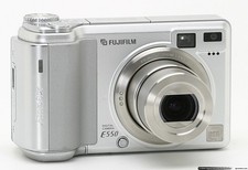Appareil photo numérique Fujifilm Finepix E550 carte SD 6MP 4 X zoom optique