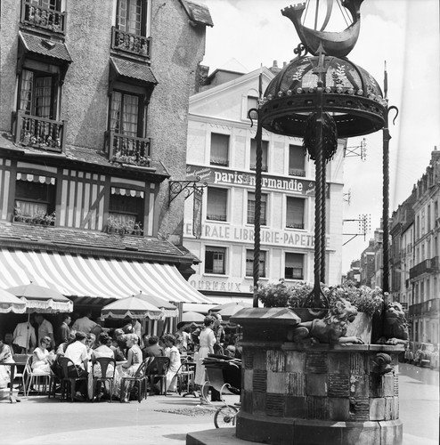 Dieppe 1960 terrasse - c.,