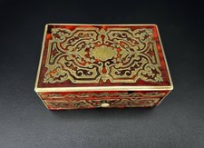 Petite boîte ancienne signée