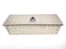 Boîte en tôle ondulée en