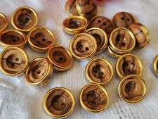 Lot 24 boutons anciens en Bois