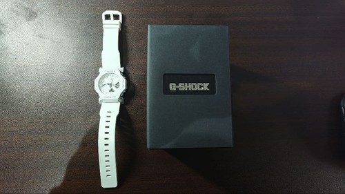 Montre blanche pour homme