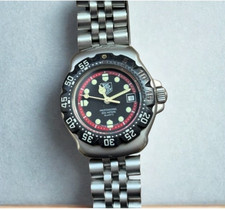 Montre noire de plongée